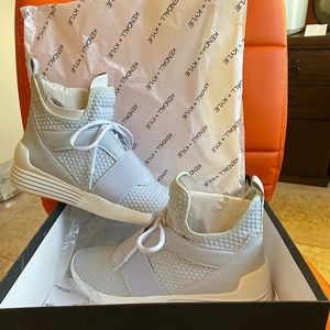 Kendall & Kylie Braydin Sneakers-New in Box